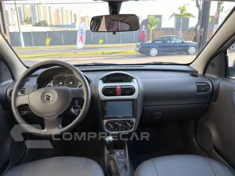 CORSA SEDAN PREMIUM