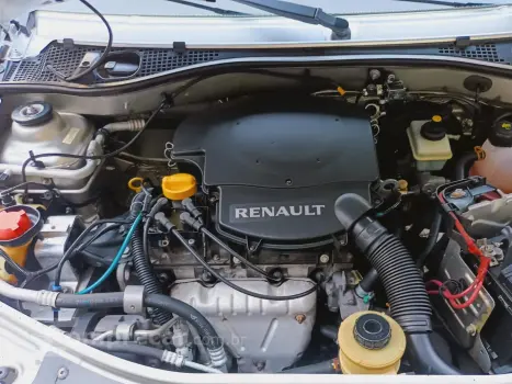 Logan 1.6 Expression 8V Flex 4P Manual