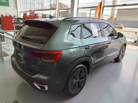 TAOS 1.4 250 TSI TOTAL FLEX COMFORTLINE AUTOMÁTICO