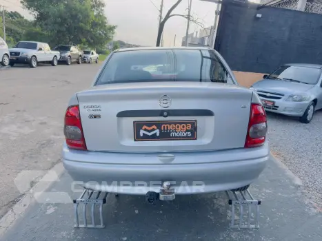 Classic Sedan 1.6 4P