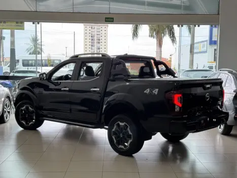 NISSAN Frontier 2.3 16V PLATINUM CABINE DUPLA 4X4 BI-TURBO DIESEL A 5 portas