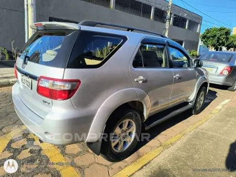 Hilux SW4 SRV D4-D 4x4 3.0 TDI Dies. Aut