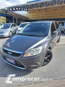 FORD FOCUS 2.0 Ghia 16V 4 portas