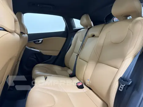 V40 2.0 T4 MOMENTUM GASOLINA 4P AUTOMÁTICO