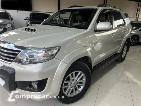 Toyota HILUX SW4 3.0 SRV 4X4 16V Turbo Intercooler 4 portas