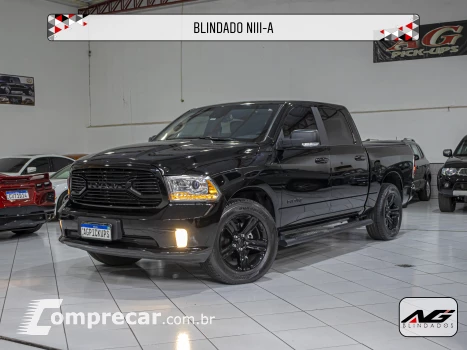 RAM CLASSIC 5.7 V8 Laramie Night Edition CD 4X4 4 portas