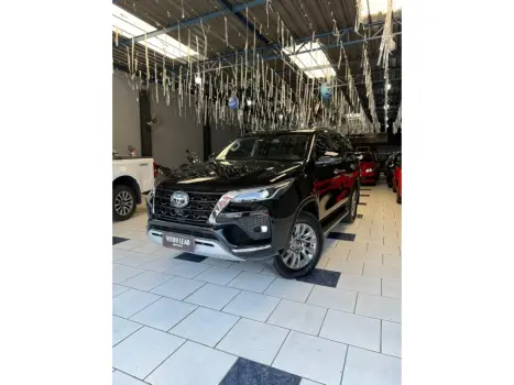 Toyota HILUX SW4 2.8 D-4D TURBO DIESEL SRX 7L 4X4 AUTOMÁTICO 4 portas