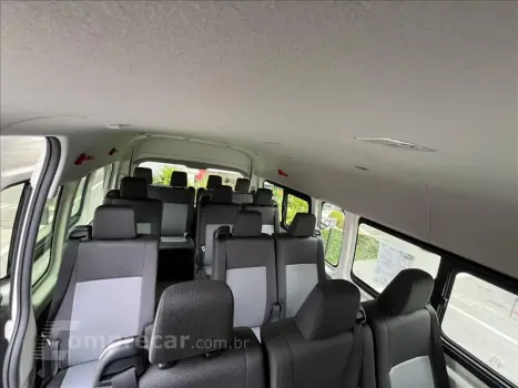 HIACE 2.8 D-4d Turbo Minibus 15+1 DX