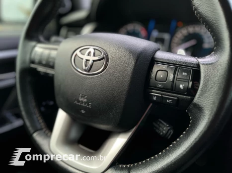 HILUX SW4 2.8 D-4D TURBO DIESEL SRX 7L 4X4 AUTOMÁTICO