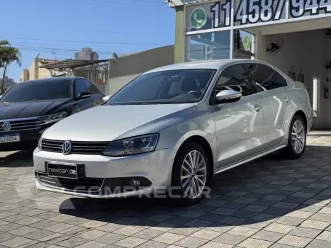 Volkswagen JETTA Highline 2.0 TSI 16V 4p Tiptronic 4 portas