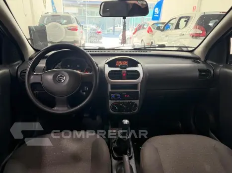 CORSA SEDAN PREMIUM