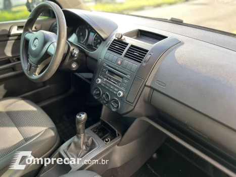 Volkswagen Polo Sedan 1.6 Mi Total Flex 8V 4p 4 portas
