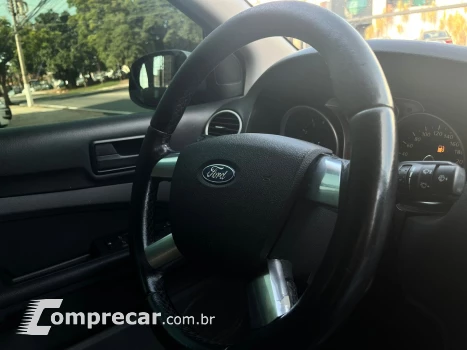 FORD FOCUS 2.0 GLX Sedan 16V 4 portas