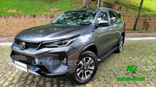 Toyota HILUX SW4 2.8 D-4D TURBO DIESEL SRX 4X4 AUTOMÁTICO 4 portas