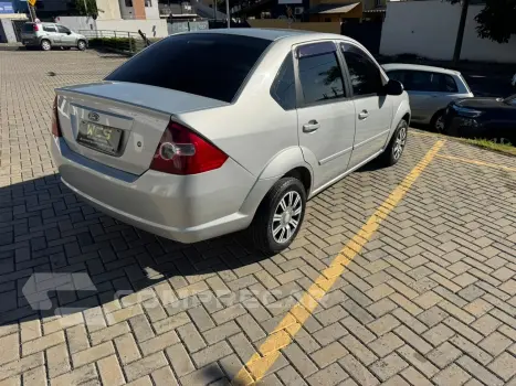 Fiesta Class sedan 1.6 Completo