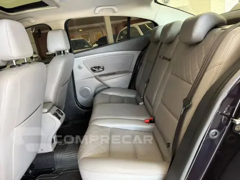 RENAULT FLUENCE Sedan Privilège 2.0 16V FLEX Aut