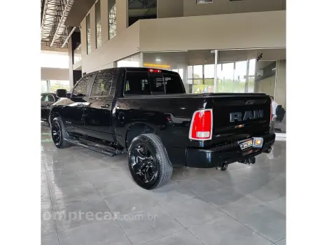 CLASSIC 5.7 V8 GASOLINA LARAMIE NIGHT EDITION CD 4X4 AUTOMÁT