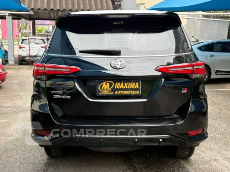 HILUX SW4 2.8 D-4d Turbo Gr-s 7L 4X4