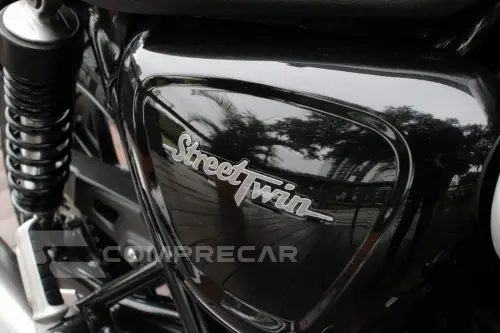 TRIUMPH STREET TWIN