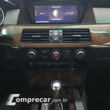 545I 4.4 Sedan V8 32V