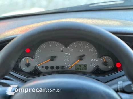 FOCUS 2.0 GHIA SEDAN 16V GASOLINA 4P MANUAL
