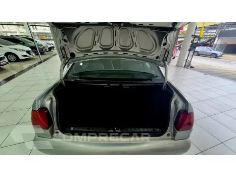SANTANA 1.8 MI 8V GASOLINA 4P MANUAL