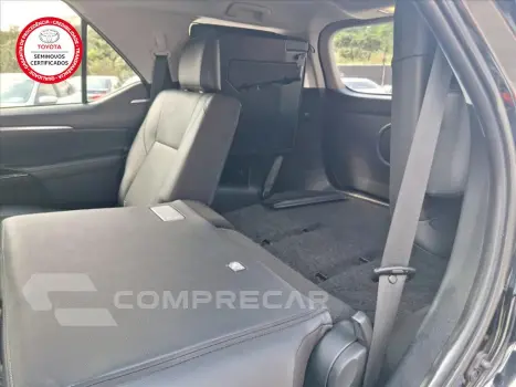 HILUX SW4 2.8 D-4D TURBO DIESEL SRX 7L 4X4 AUTOMÁ