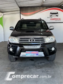 Hilux SW4 SRV D4-D 4x4 3.0 TDI Dies. Aut