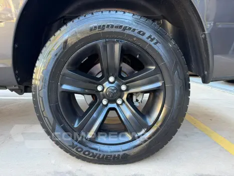 Classic 5.7 V8 Gasolina Laramie Night Edition Cd 4X4 Automát
