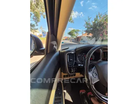 OUTLANDER 3.0 GT 4X4 V6 24V GASOLINA 4P AUTOMÁTICO
