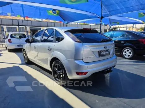 FOCUS HATCH - 2.0 GLX 16V 4P AUTOMÁTICO