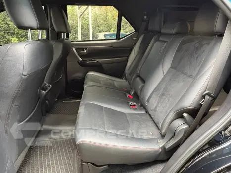 HILUX SW4 2.8 D-4d Turbo Gr-s 7L 4X4