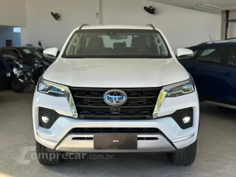 HILUX SW4 2.8 D-4D TURBO DIESEL SRX 7L 4X4 AUTOMÁTICO