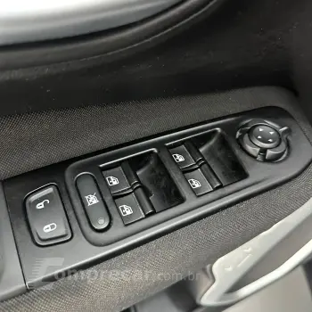 Renegade STD 1.8 4x2 Flex 16v Aut.