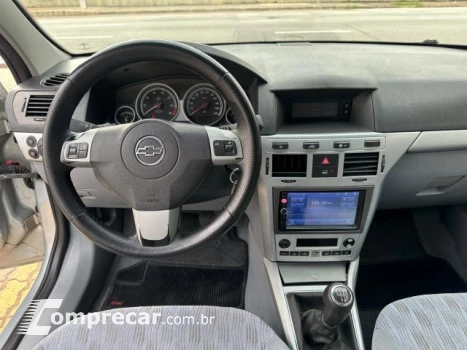 VECTRA SEDAN - 2.0 MPFI ELEGANCE 8V 4P MANUAL