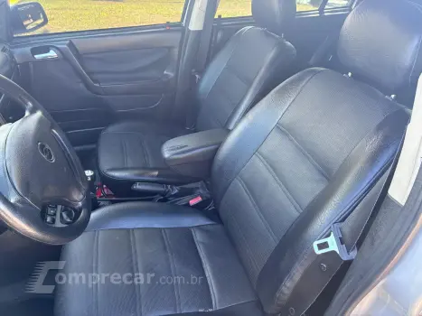 ASTRA 2.0 MPFI Sedan 8V