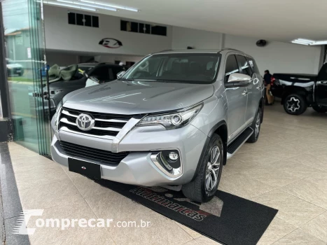 Toyota HILUX SW4 2.8 SRX 4X4 7 LUGARES 16V TURBO INTERCOOLER DIESEL 4 portas
