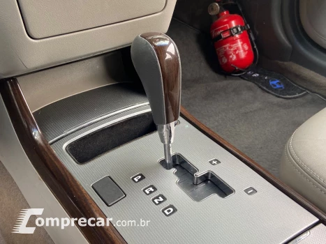 AZERA 3.3 MPFI GLS Sedan V6 24V