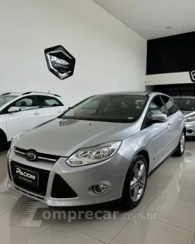 FORD FOCUS 2.0 Titanium Hatch 16V 4 portas