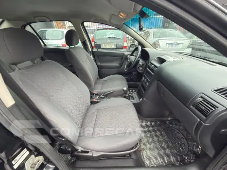 ASTRA 1.8 MPFI Comfort Sedan 8V