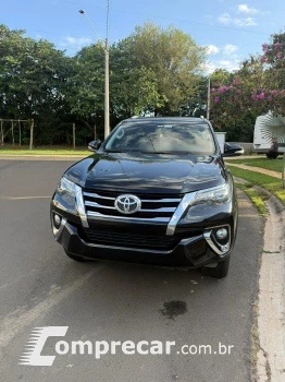 Toyota HILUX SW4 2.8 SRX 4X4 7 Lugares 16V Turbo Intercooler 4 portas