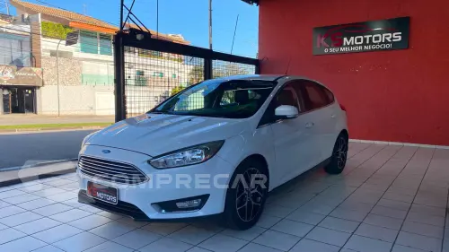 FORD FORD FOCUS 2.0 TITANIUM HATCH 16V 4 portas