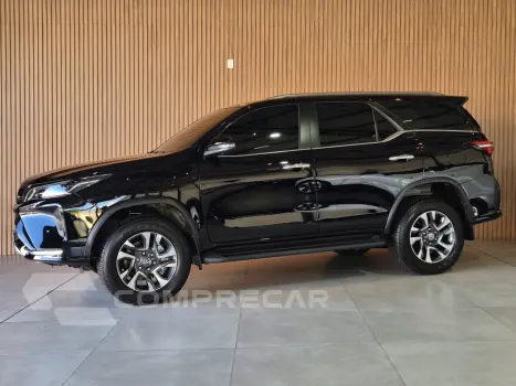 Toyota HILUX SW4 2.8 D-4d Turbo SRX Platinum 7L 4X4 4 portas