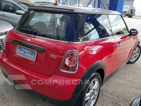 One 1.6 16V Gasolina 2P Automático