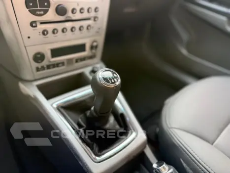 VECTRA 2.0 MPFI ELEGANCE 8V FLEX 4P MANUAL