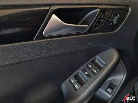 JETTA - 2.0 COMFORTLINE 4P TIPTRONIC