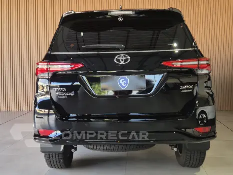 HILUX SW4 2.8 D-4D TURBO DIESEL SRX PLATINUM 7L 4X4 AUTOMÁTI
