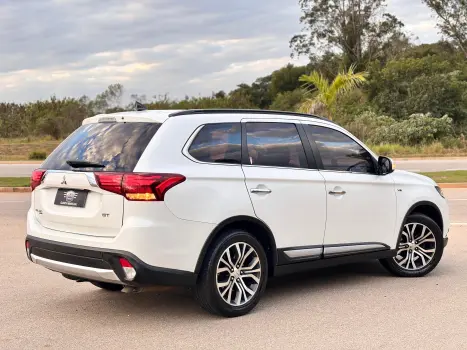 Outlander GT 4WD 3.0 V6 (Aut)