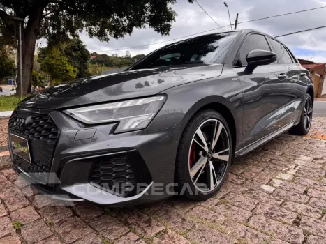 Audi A3 Sportb. Perf. Black 2.0 S-tron.(Híb.) 4 portas