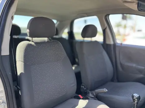 CORSA 1.4 MPFI Premium Sedan 8V